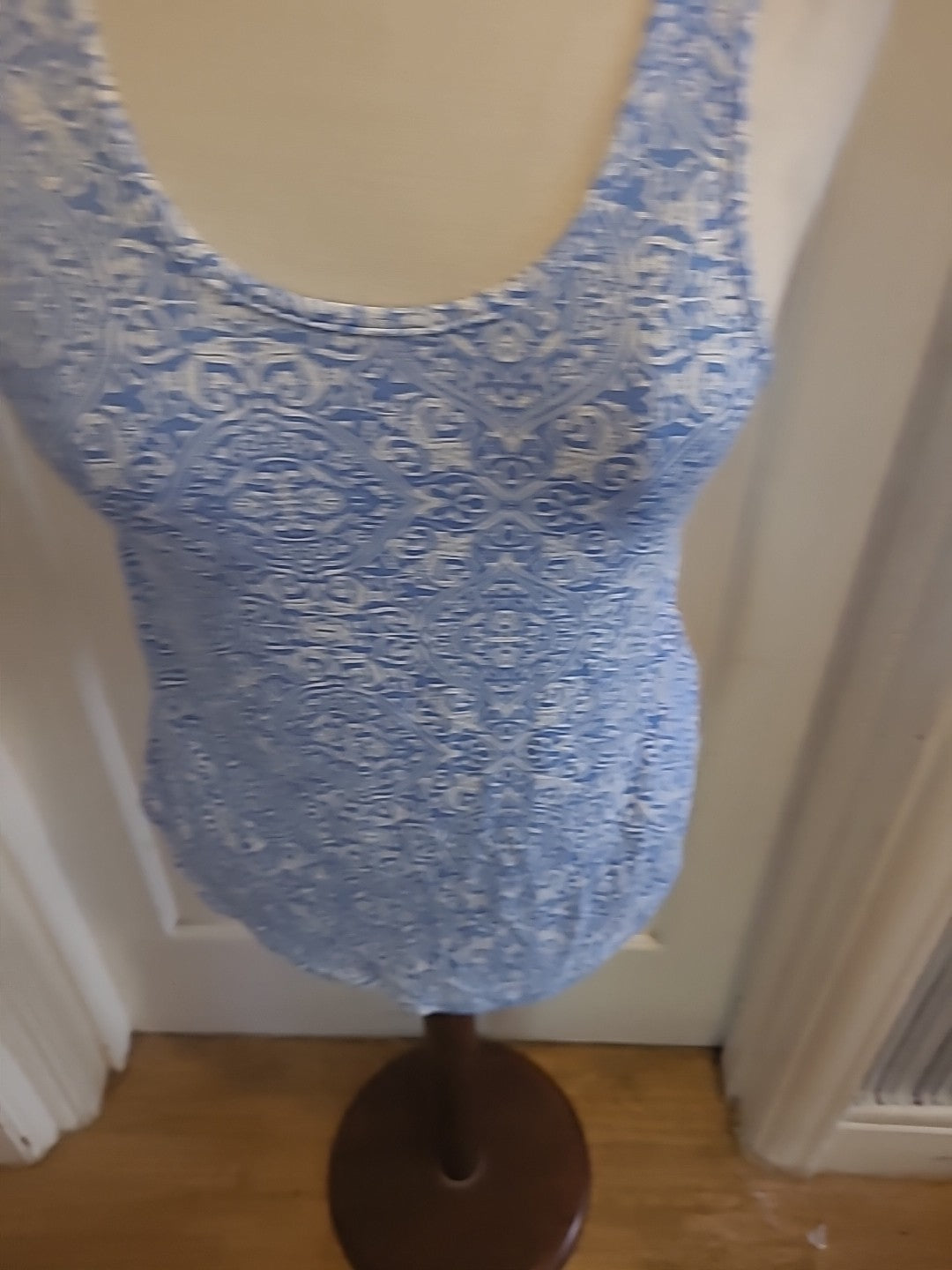 Ladies Peacocks Size 10 Blue White Aztec Style Sleeveless Tshirt