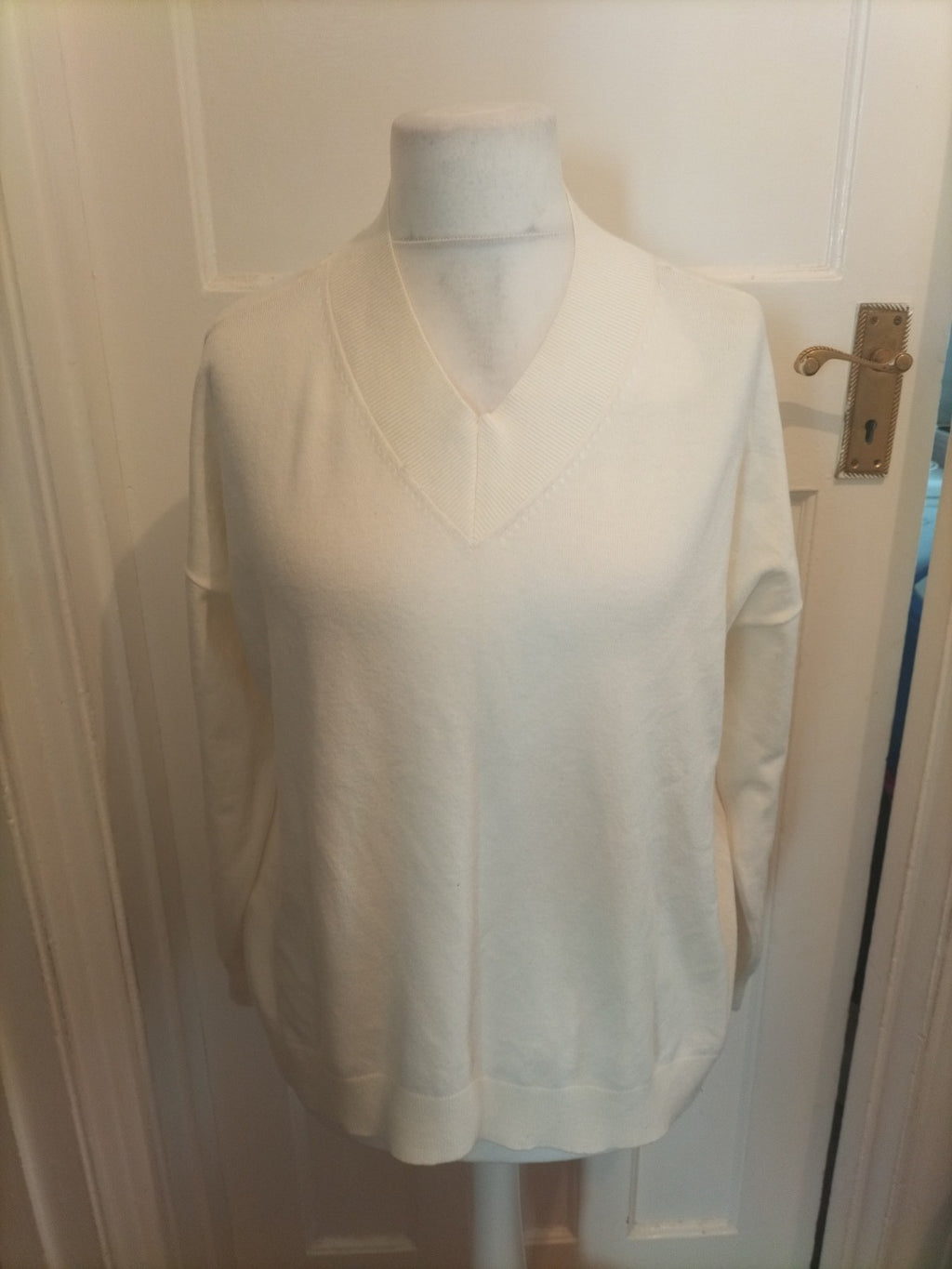 Mens Marks And Spencer Size L Cream V Neck Long Sleeved Lightweight Jumper
