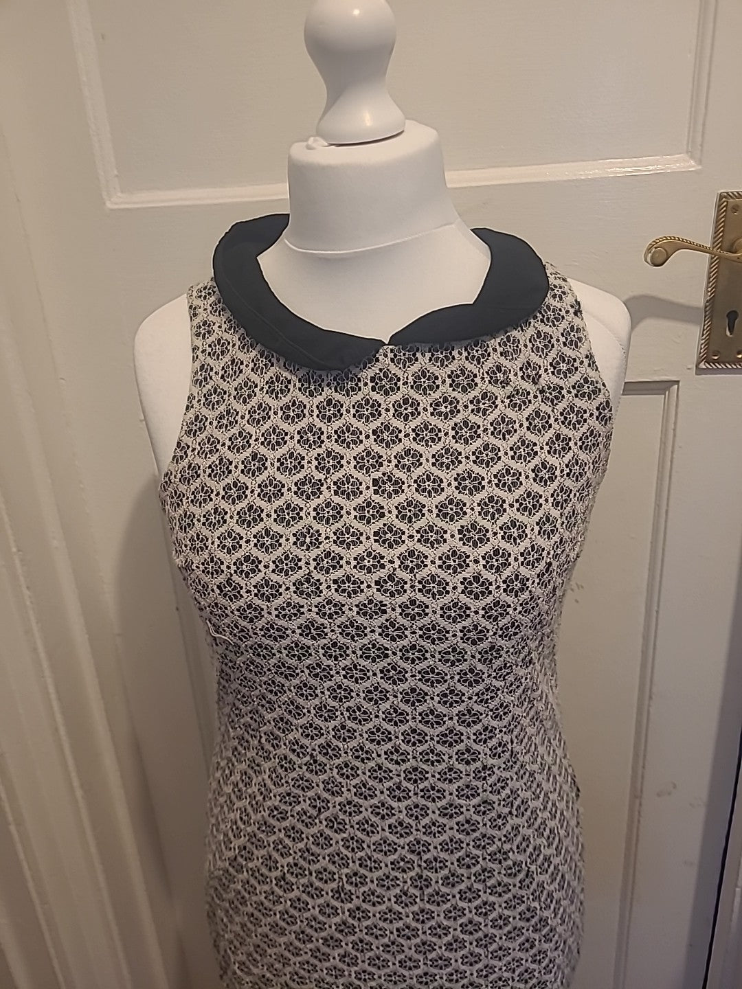Ladies New Look Size 14 White Floral Lined Lace Sleeveless Dress