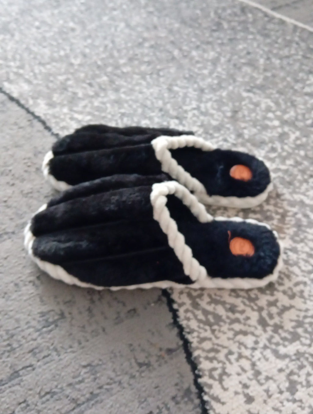 Mens Slippers French Connection Size Large Black/white Fluffy FREE DELIVERY