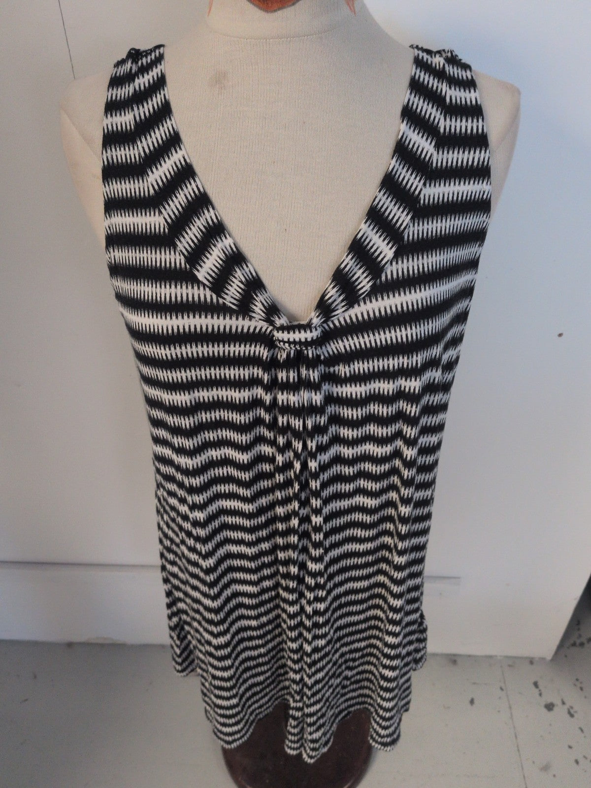 Marks And Spencer 14 Black/White Sleeveless Blouse