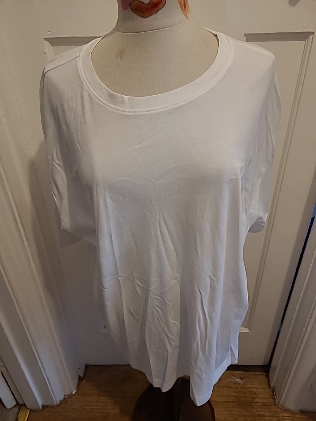 Ladies Papaya Size XL White Round Neck Short Sleeved Oversized Tshirt