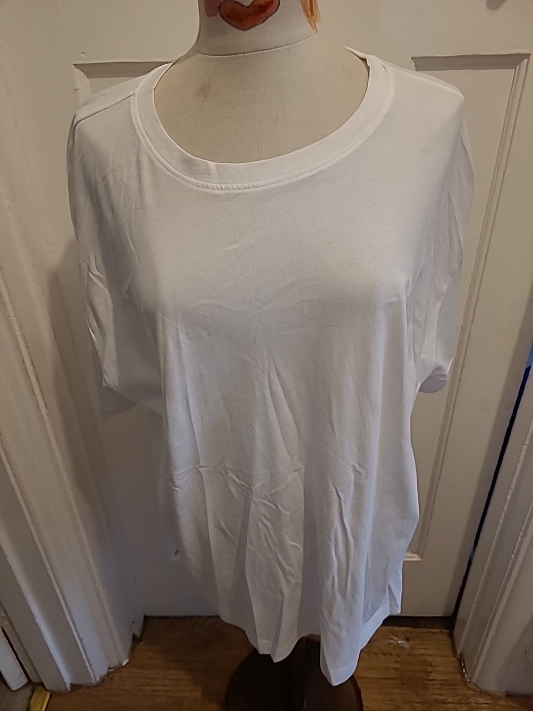 Ladies Papaya Size XL White Round Neck Short Sleeved Oversized Tshirt