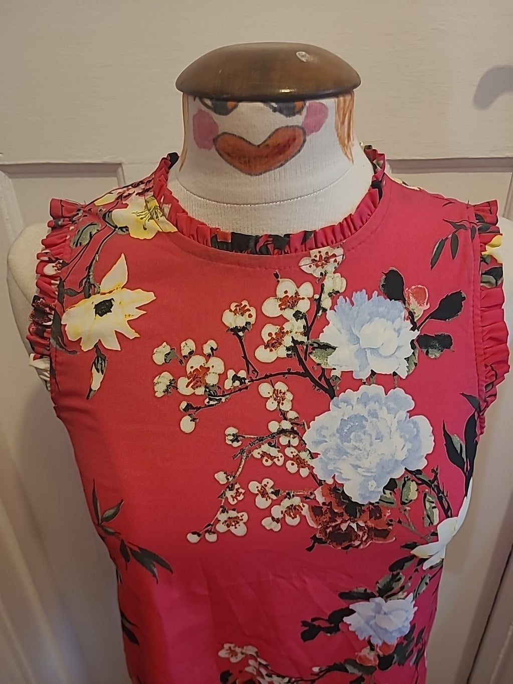 Ladies Dorothy Perkins Size 8 Bright Pink Floral Sleeveless Tshirt