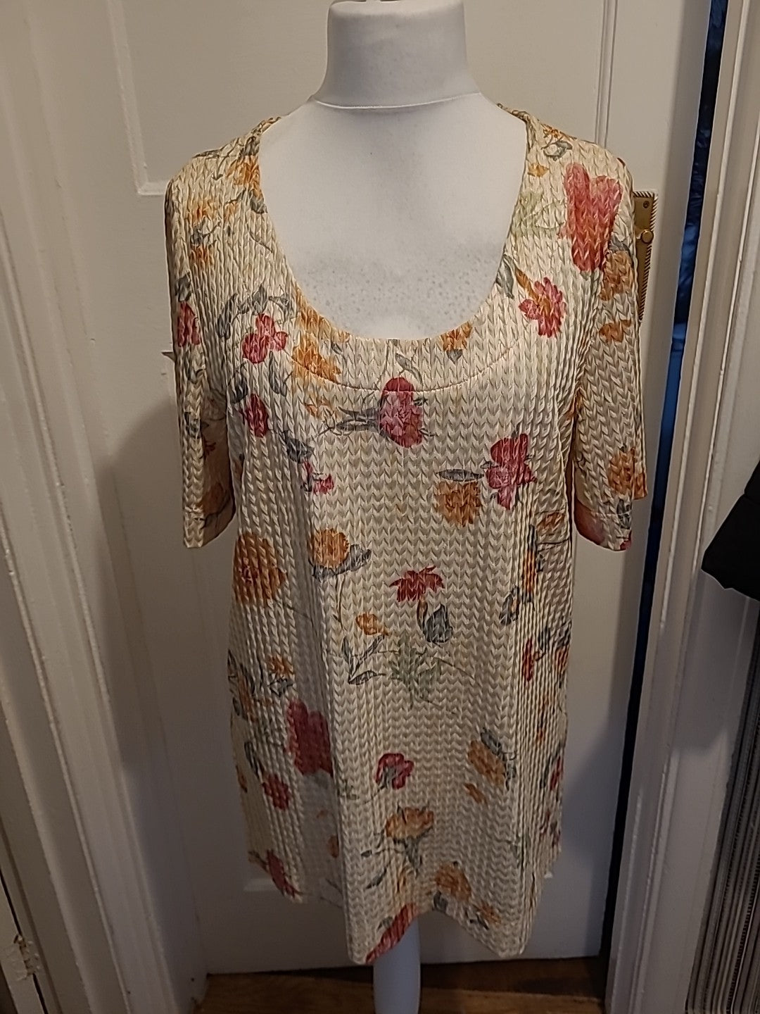 Ladies Cavita Size 16 Multicoloured Floral Short Sleeved Dress