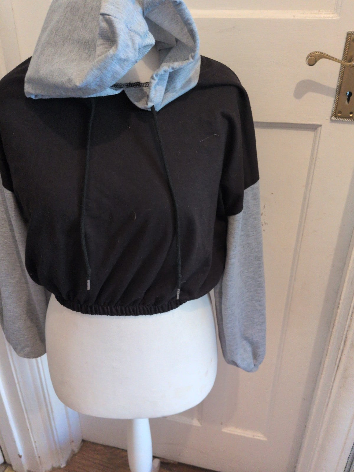 Ladies Size Large Grey And Black Cropped Hoodie Elasticated Hem