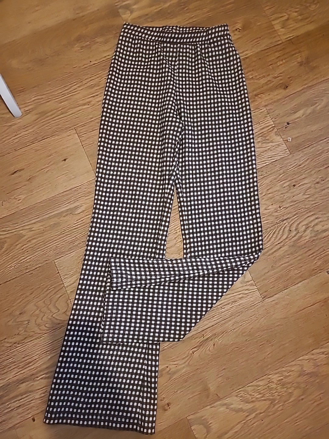 Ladies Only Size XS Brown Check Leggings