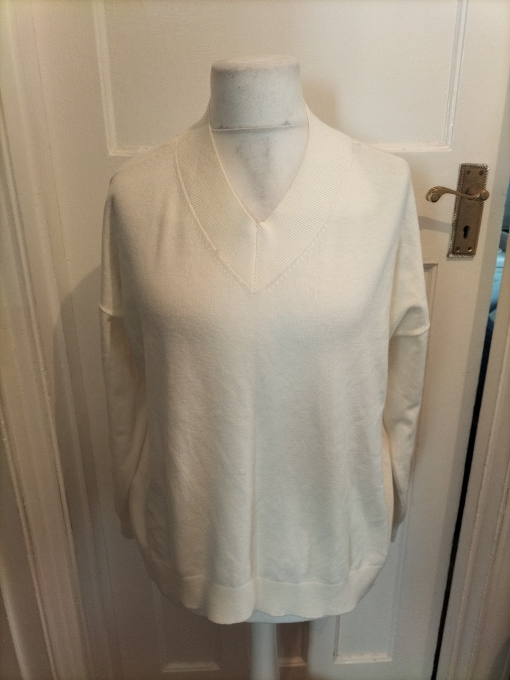 Mens Marks And Spencer Size L Cream V Neck Long Sleeved Lightweight Jumper