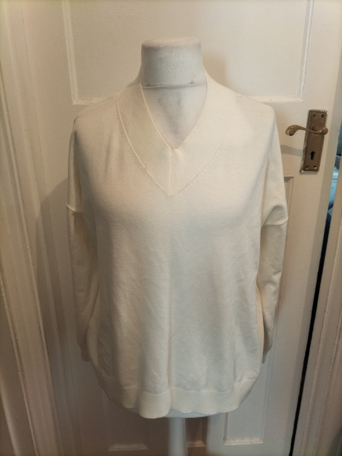 Mens Marks And Spencer Size L Cream V Neck Long Sleeved Lightweight Jumper