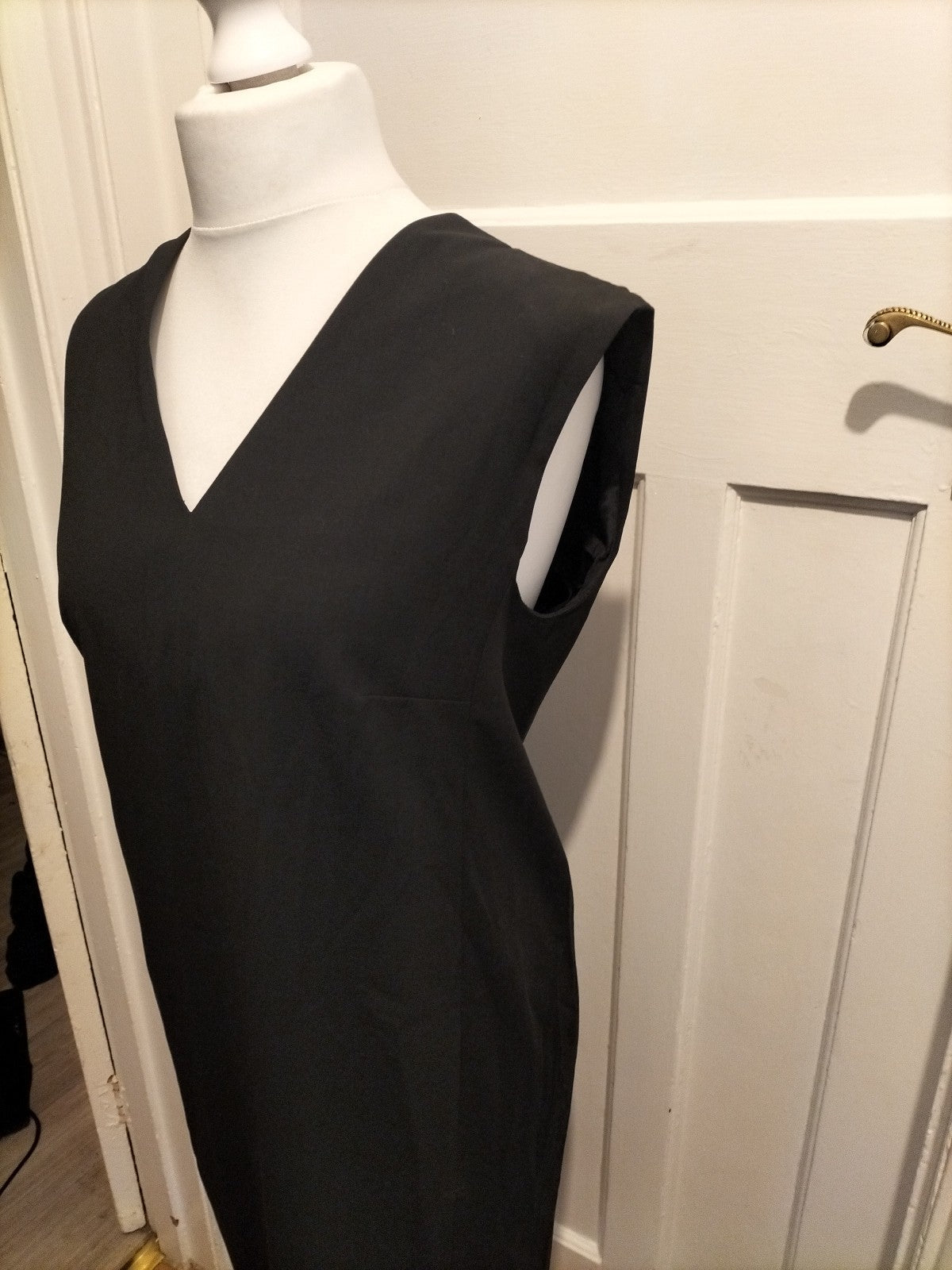 Ladies Annette Gortz Size XL Black V Neck Sleeveless Dress