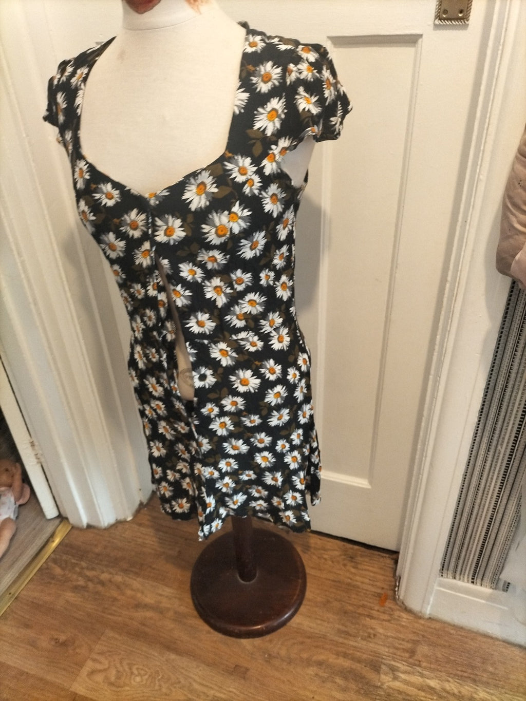 Ladies Topshop Size 10 Black Floral Sleeveless Dress