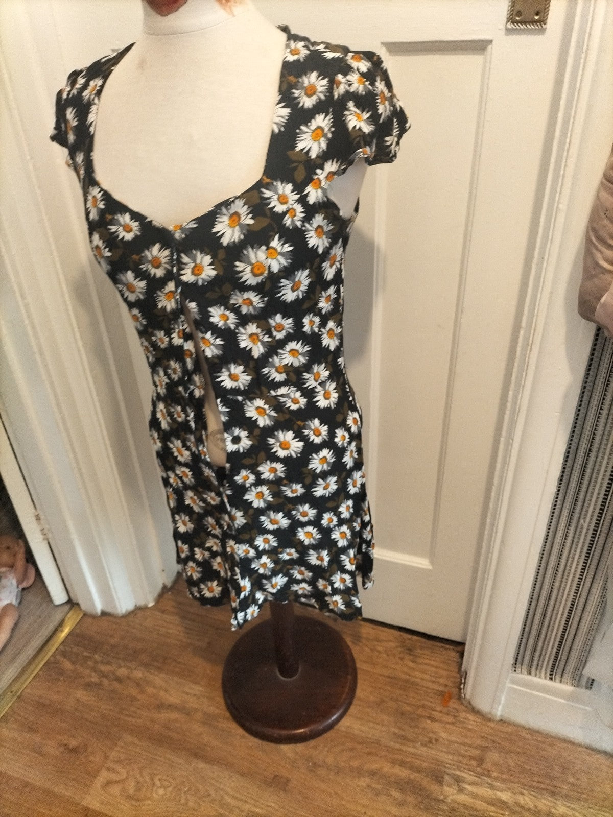 Ladies Topshop Size 10 Black Floral Sleeveless Dress