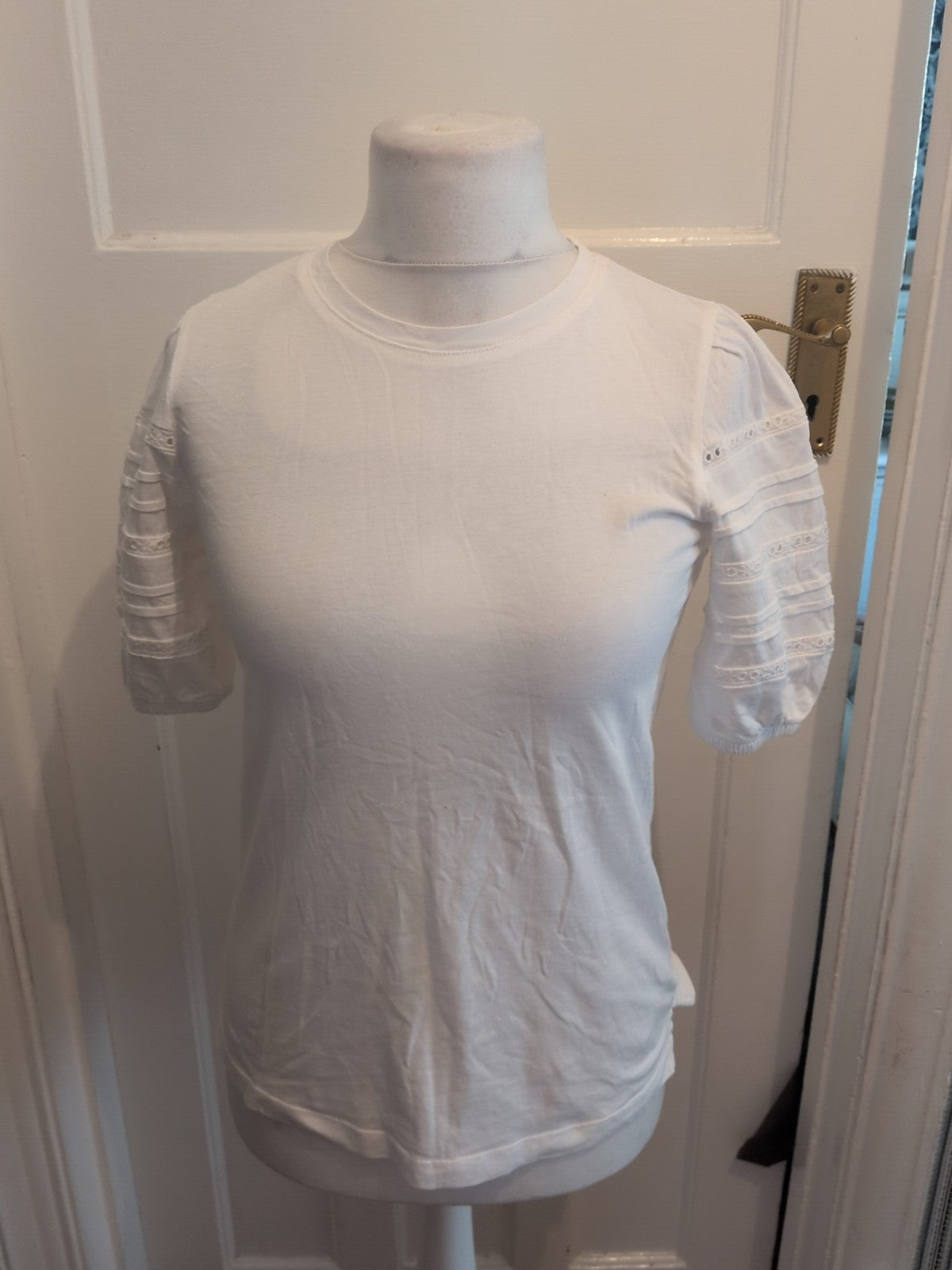 Ladies Peacocks Size 8 White Embroidery Sleeves T-shirt