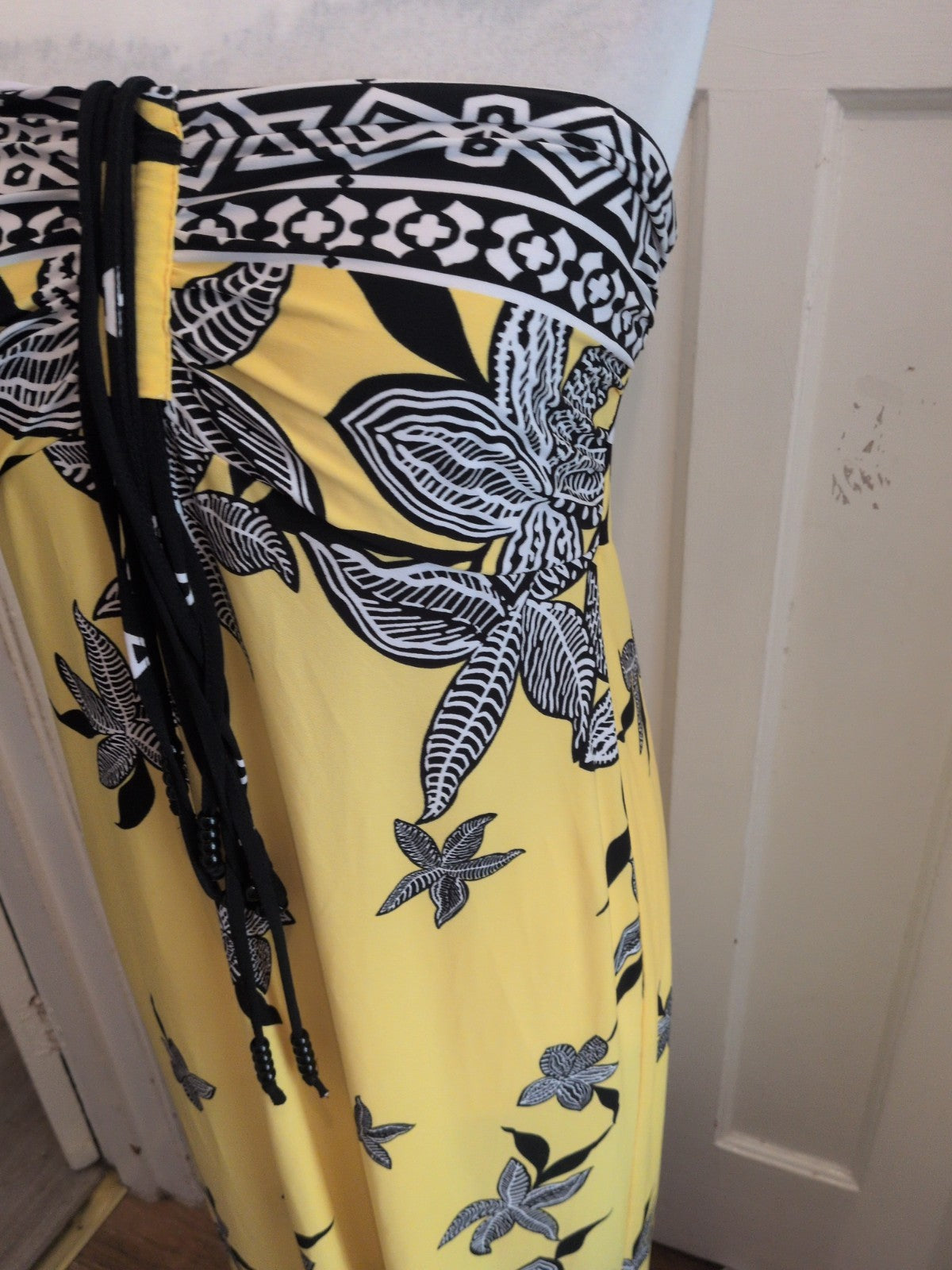 Ladies 16 Yellow And Black Floral Halterneck Sleeveless Strapless Long Length...