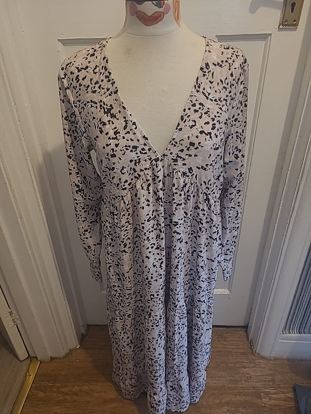 Ladies Pretty Lavish Size Small Pink Black Long Sleeved Dress