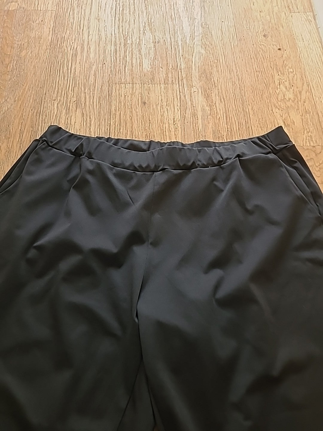 Ladies size 4xl black elasticated cropped trouser