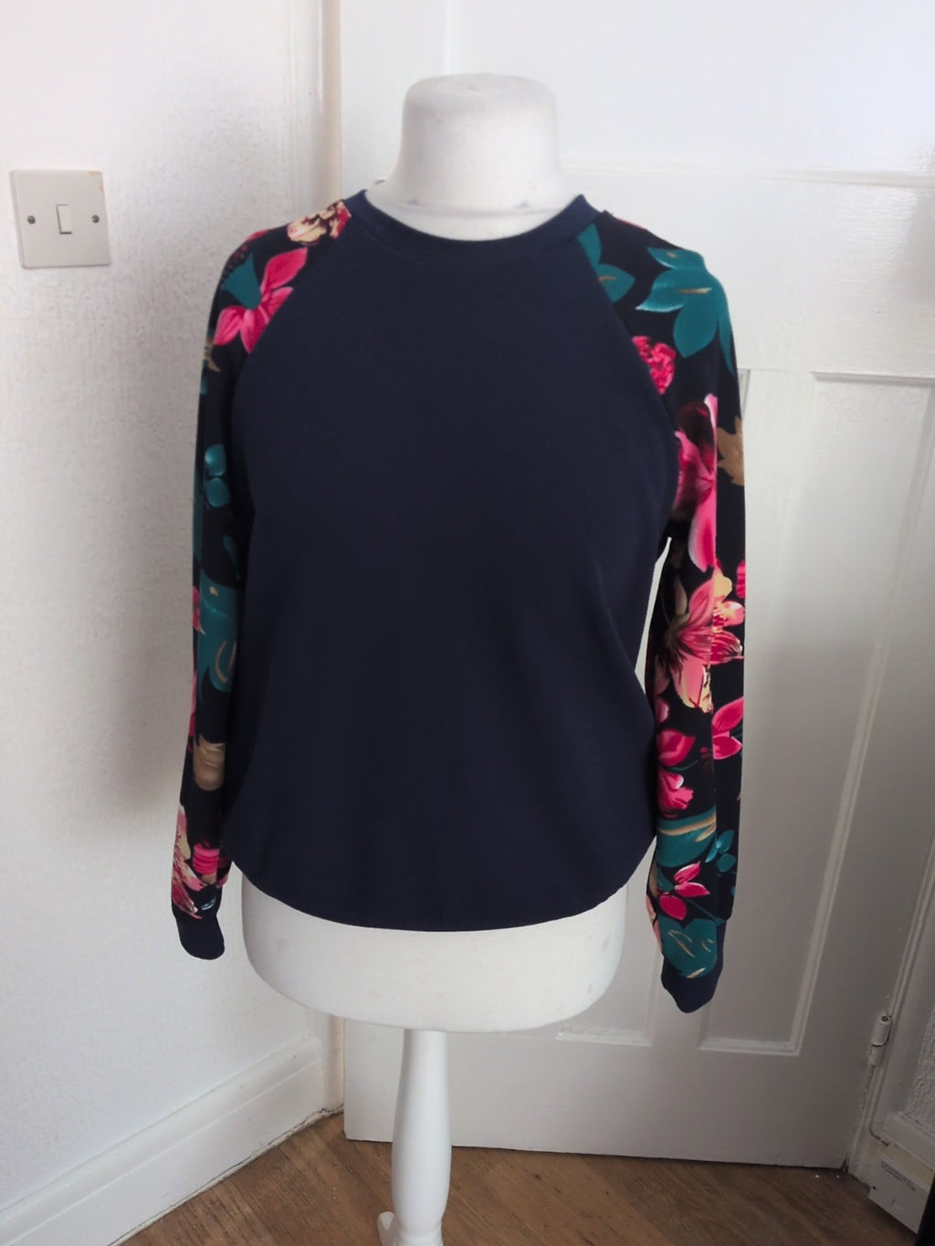 Ladies Shein Size Medium Navy Floral Sleeves Long Sleeve Round Neck Blouse