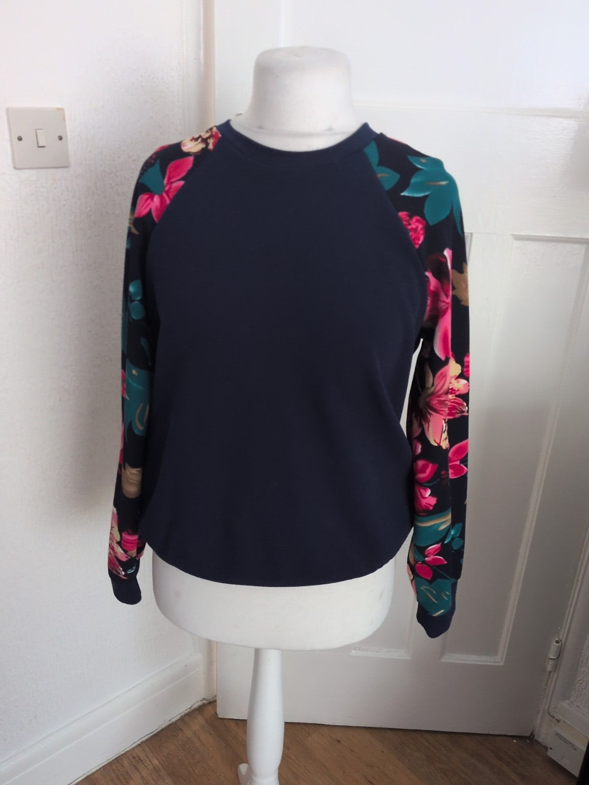 Ladies Shein Size Medium Navy Floral Sleeves Long Sleeve Round Neck Blouse