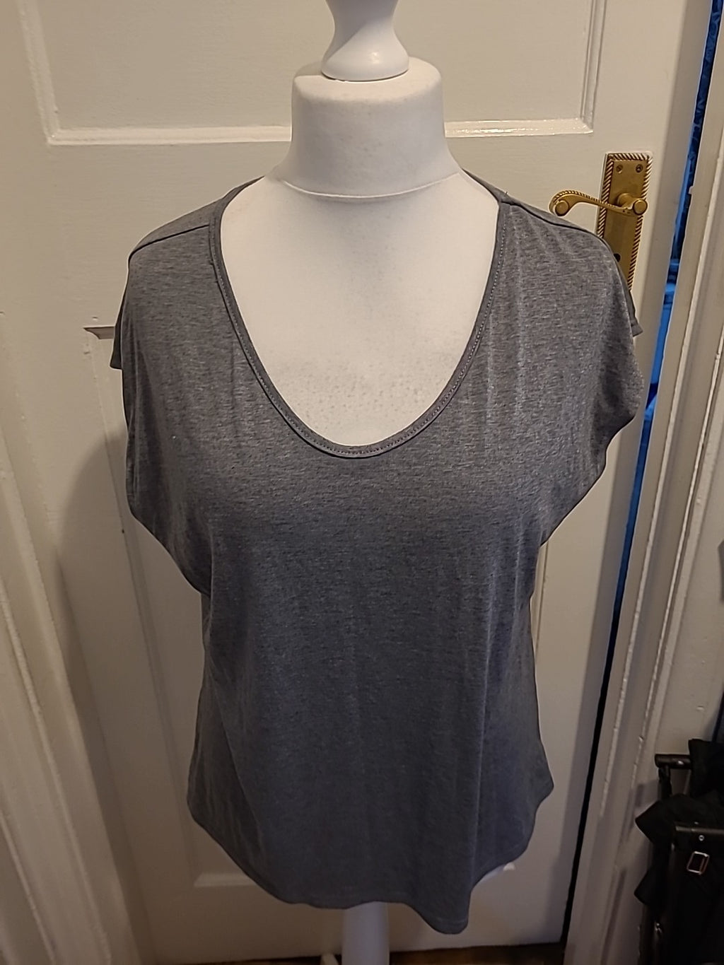 Ladies Size L Grey Short Sleeved Tshirt