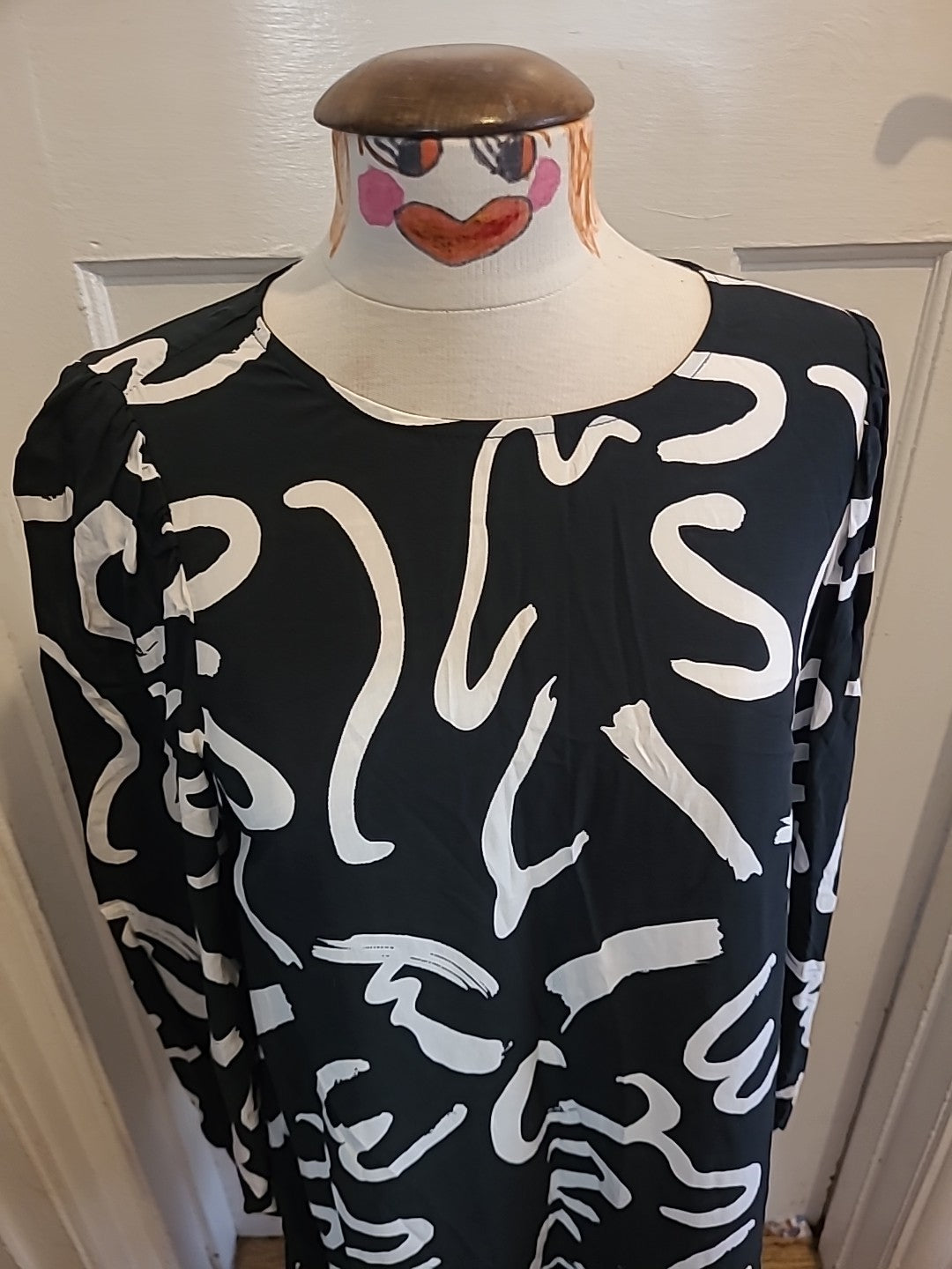 Ladies Shein Size Small Black/White Long Sleeved Dress