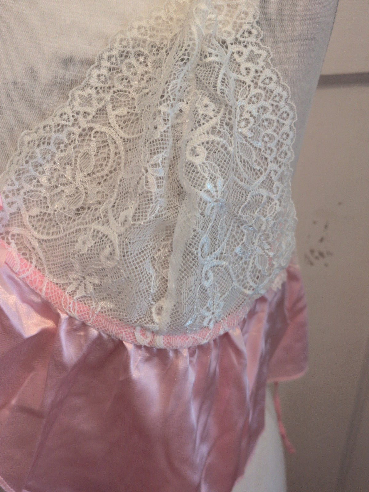 XL Pink And White Satin Pyjama Set