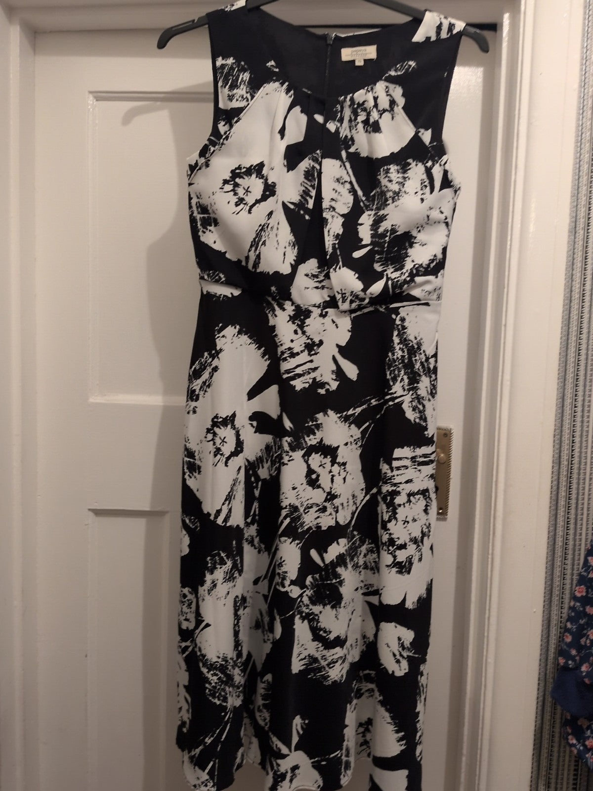 Papaya Weekend 10 Black And White Floral Lined Long Dresss