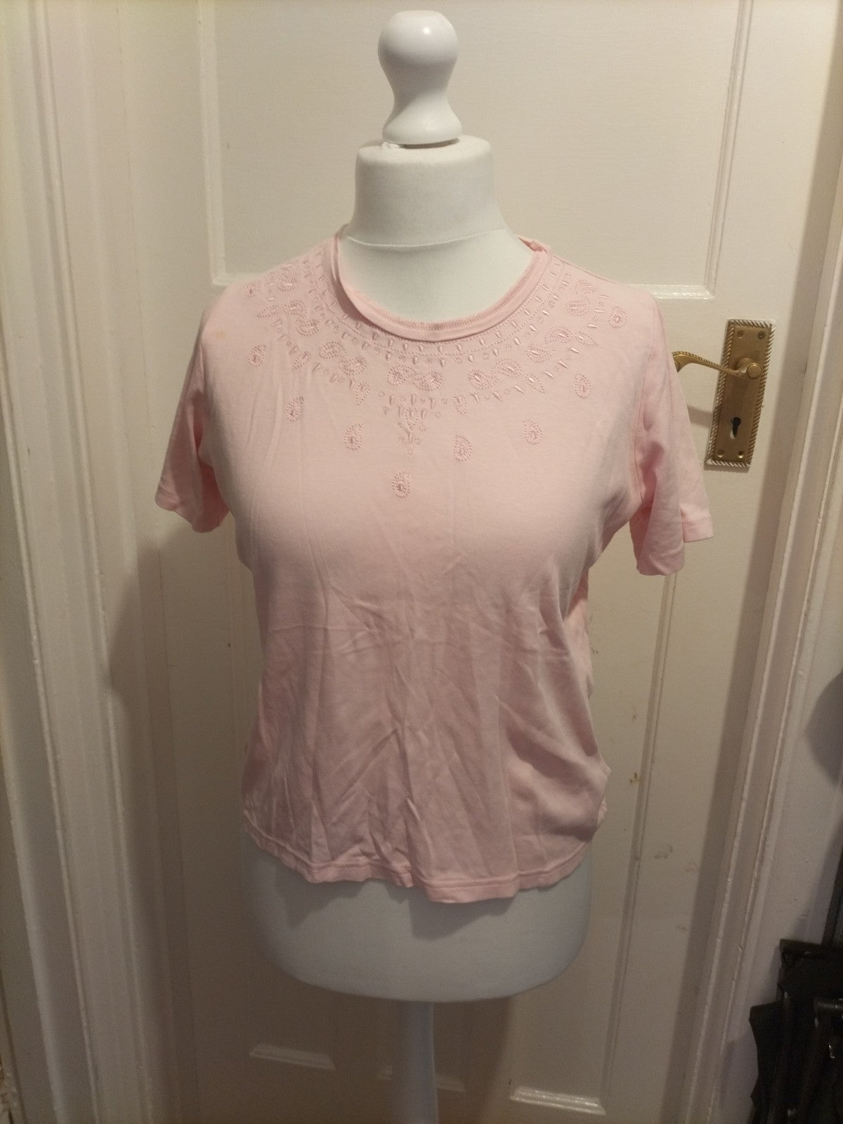 Ladies Honor Millburn Size 14-16 Pink Short Sleeved Embroidery Round Neck Blouse