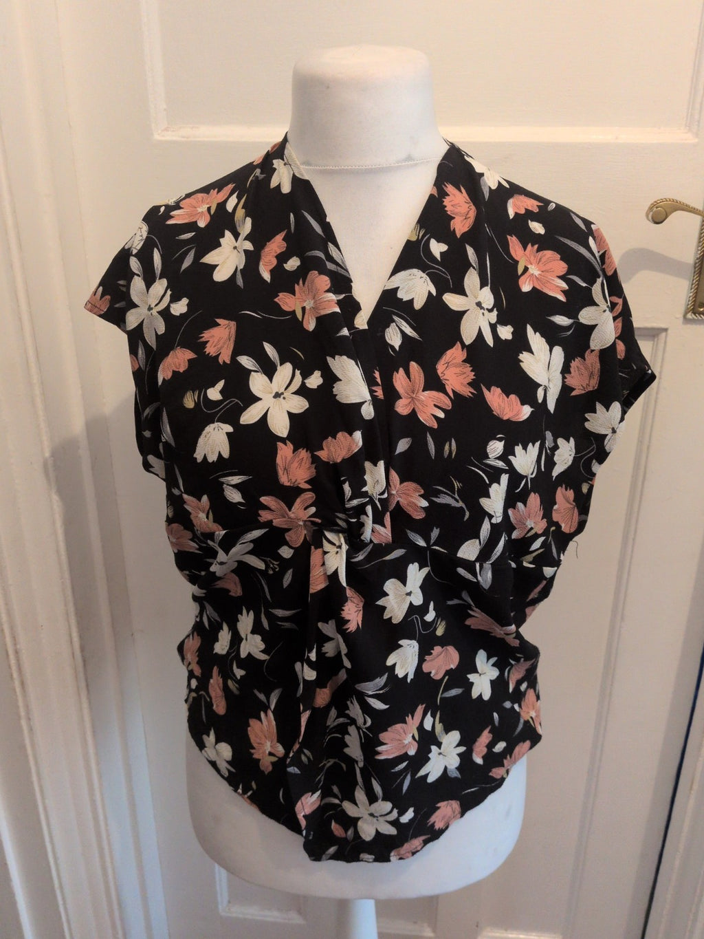 Ladies Shein Size XL Low V N-neck Black Floral Short Sleeve Blouse