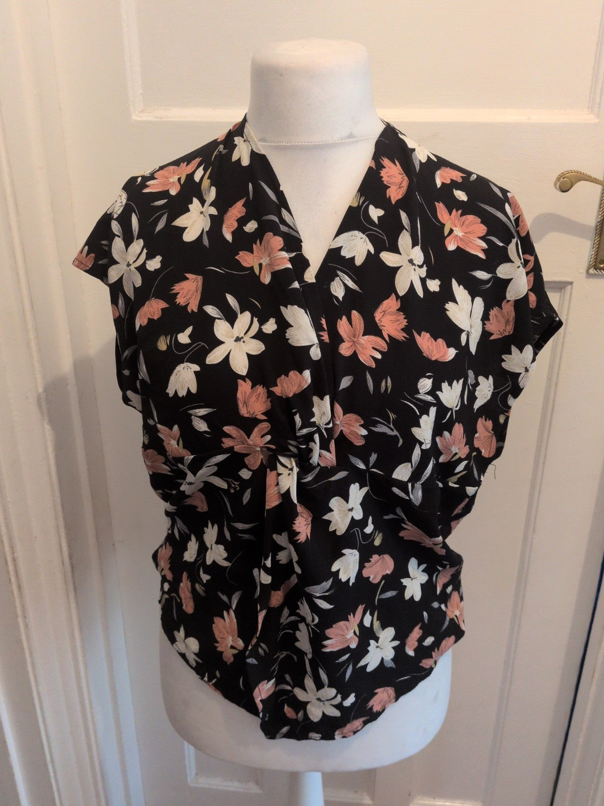 Ladies Shein Size XL Low V N-neck Black Floral Short Sleeve Blouse