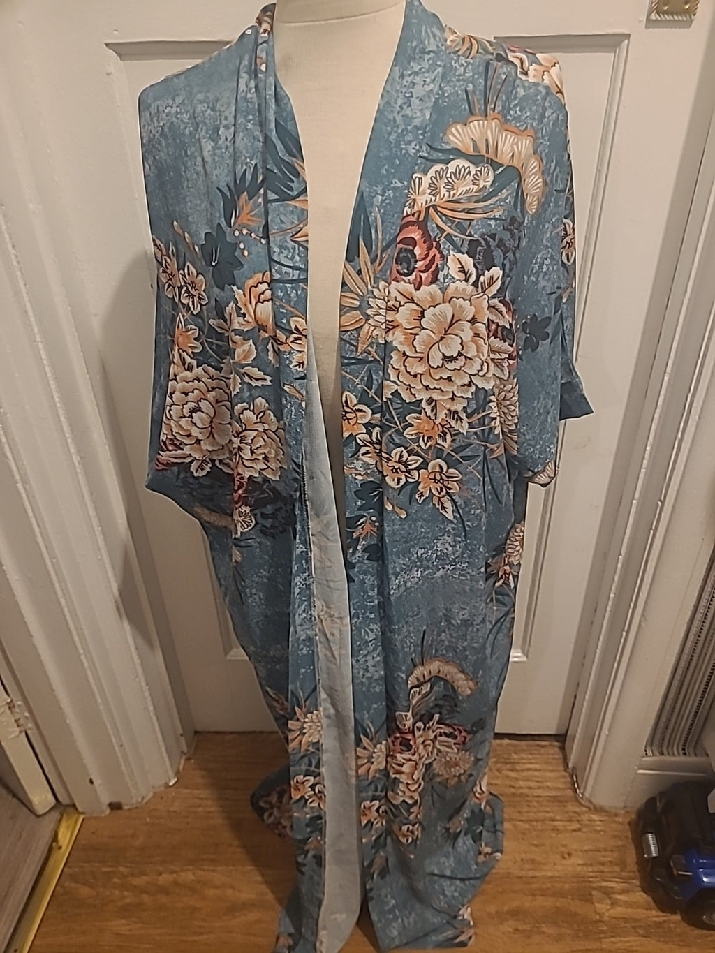 Boohoo Size 8-10 Blue Floral Very Long Cardigan