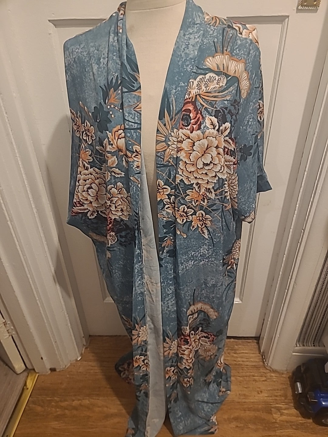 Boohoo Size 8-10 Blue Floral Very Long Cardigan