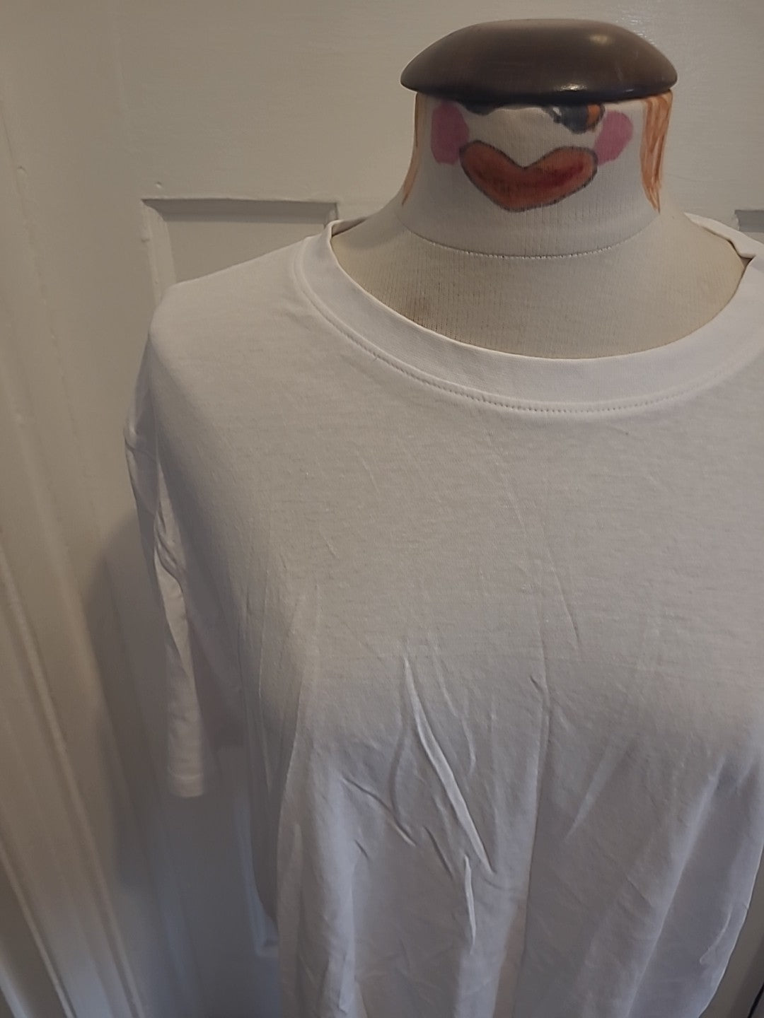 Mens Primark Size XL Regular Fit Whiye Round Neck Tshirt
