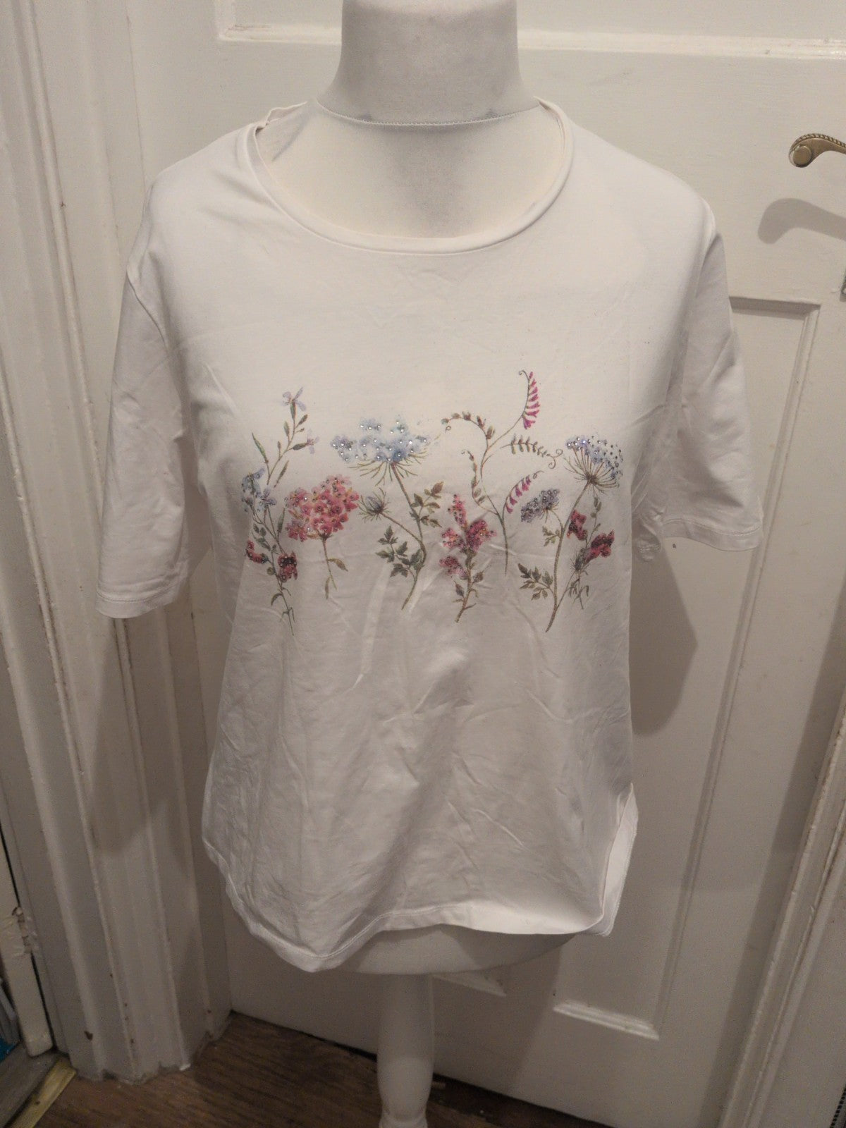Ladies First Avenue Size XL White Short Sleeve Floral T-shirt