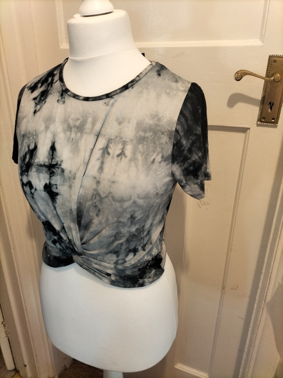 Ladies Primark Size 8 Grey/Black/White Dye Short Sleeved Top