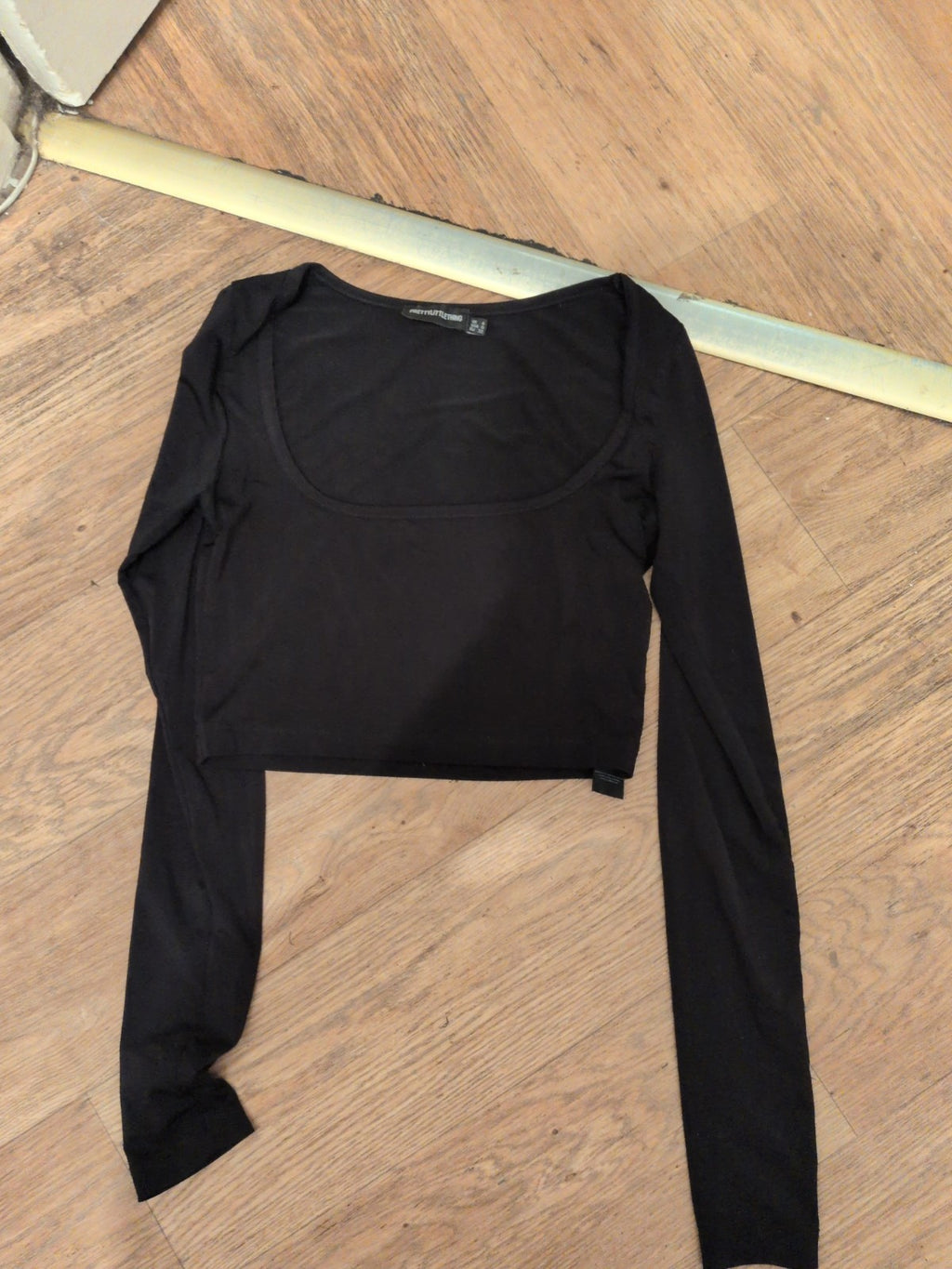 Ladies Prettylittlething 4 Black Long Sleeve Crop T-shirt
