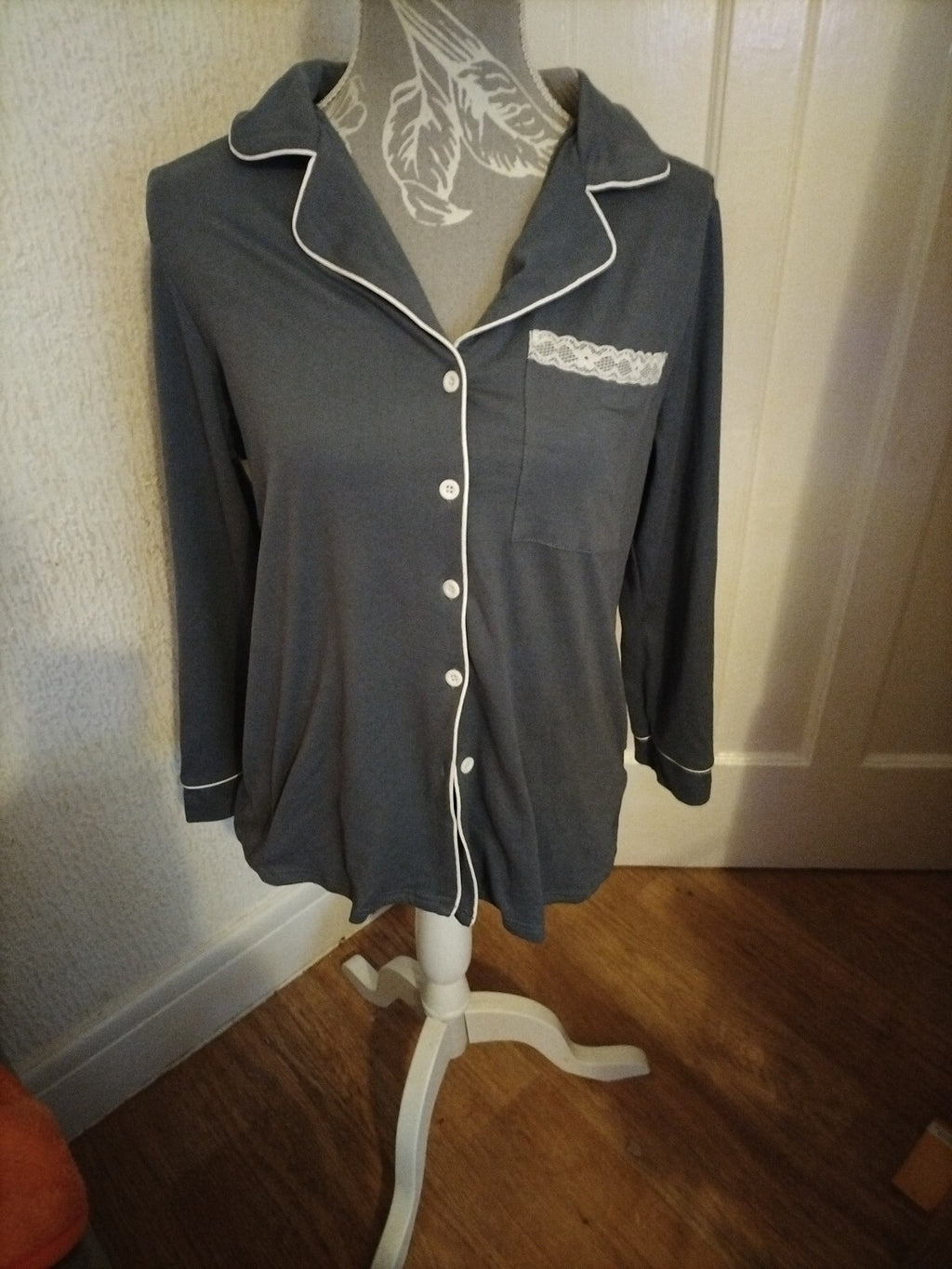 Brand New Ladies Vlazom Small Grey Long Sleeved Night Shirt