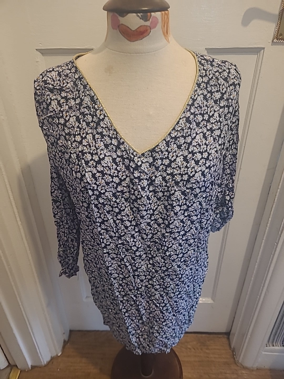 Ladies GOA Size Large Blue White Floral Long Sleeved Dress