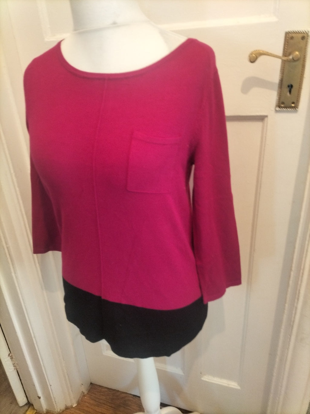 Ladies Cable & Gauge Size Small Purple And Black Blouse
