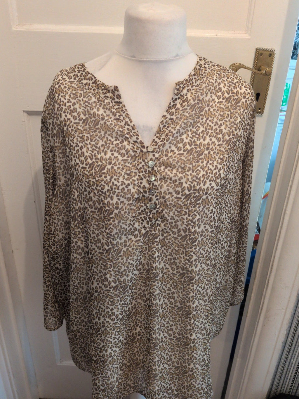 Ladies Julipa Size 30 Leopard Print Long Sleeve Blouse