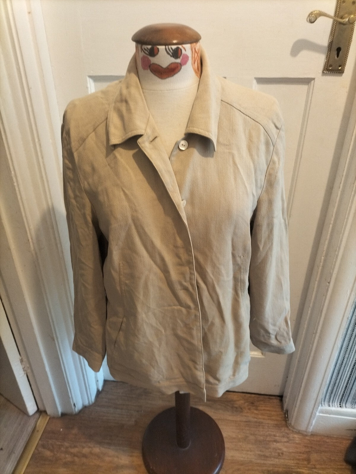Ladies Windsmoor Size 10 Beige Lined Long Sleeved Jacket