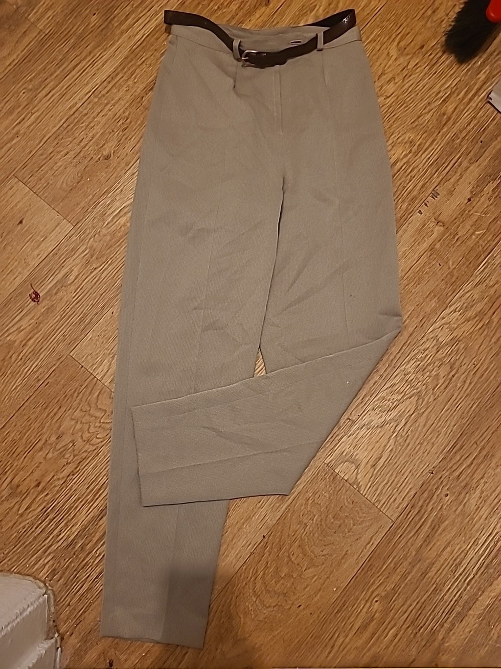 Ladies Modern Classics Size 12 Pale Khaki Green Patterned Trousers With Belt