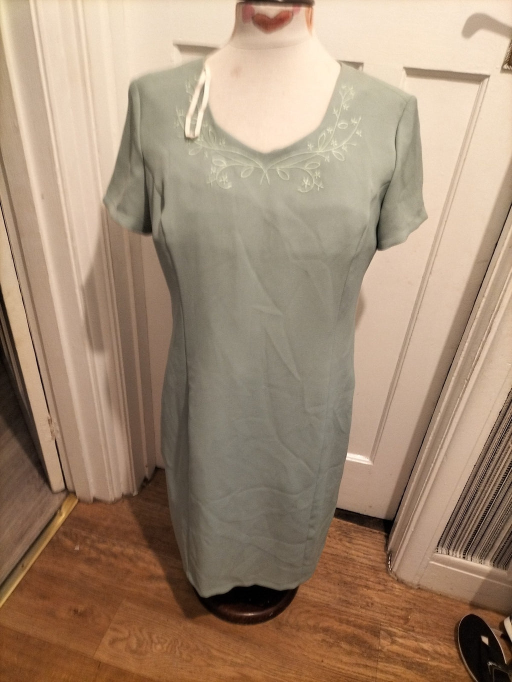 Ladies Bonmarche Size 14 Light Green Short Sleeved V Neck Dress