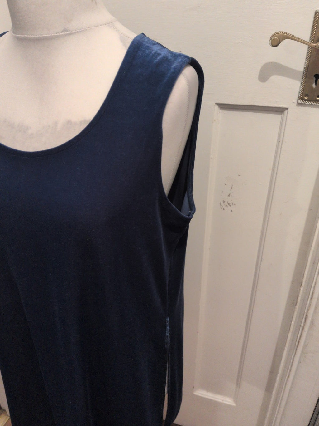 Ladies Size Large Navy Sleeveless Blouse