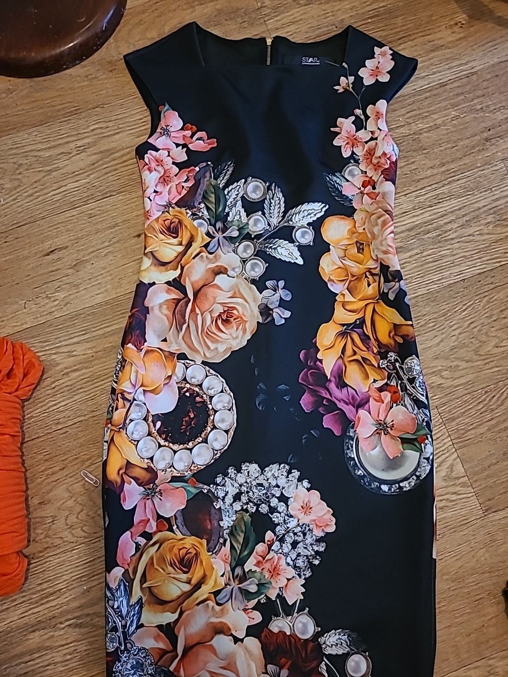 Ladies Star By Julien Mcdonald Size 8 Black Floral Pencil Dress