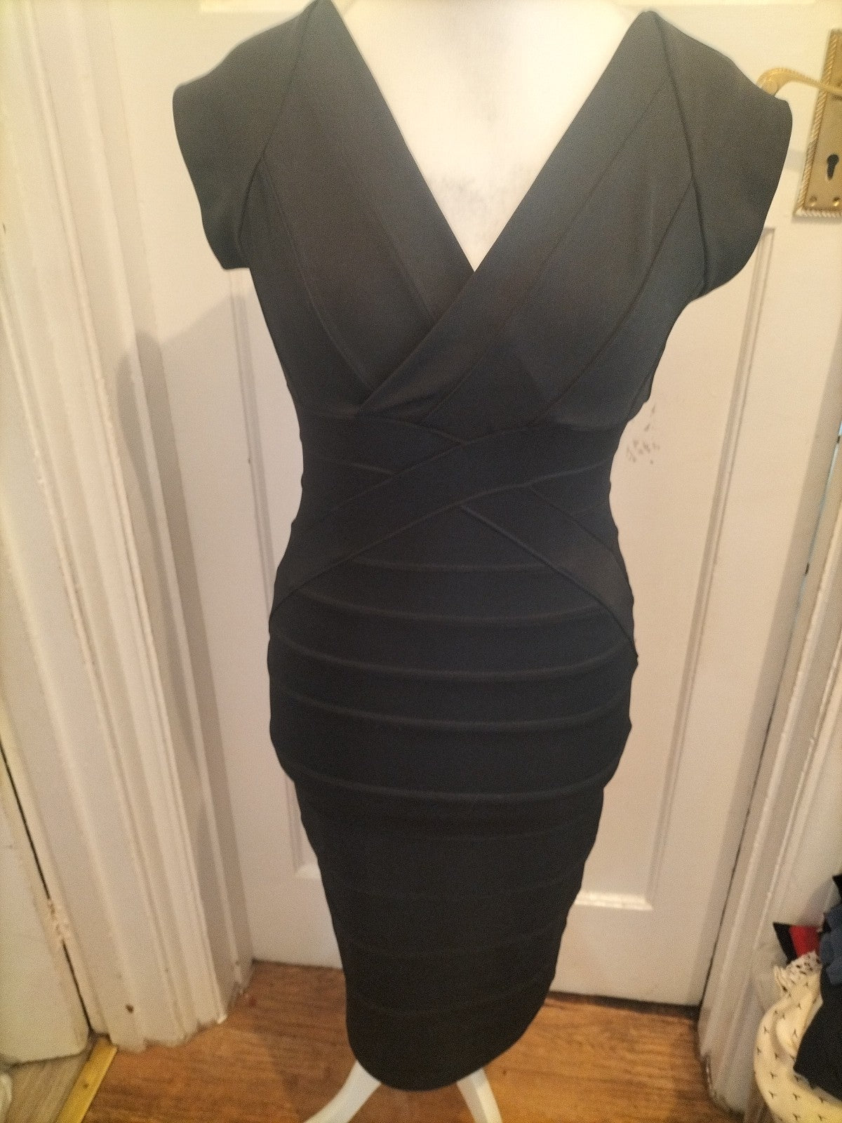 Papaya Guestlist 12 Black Sleeveless V Neck Dress