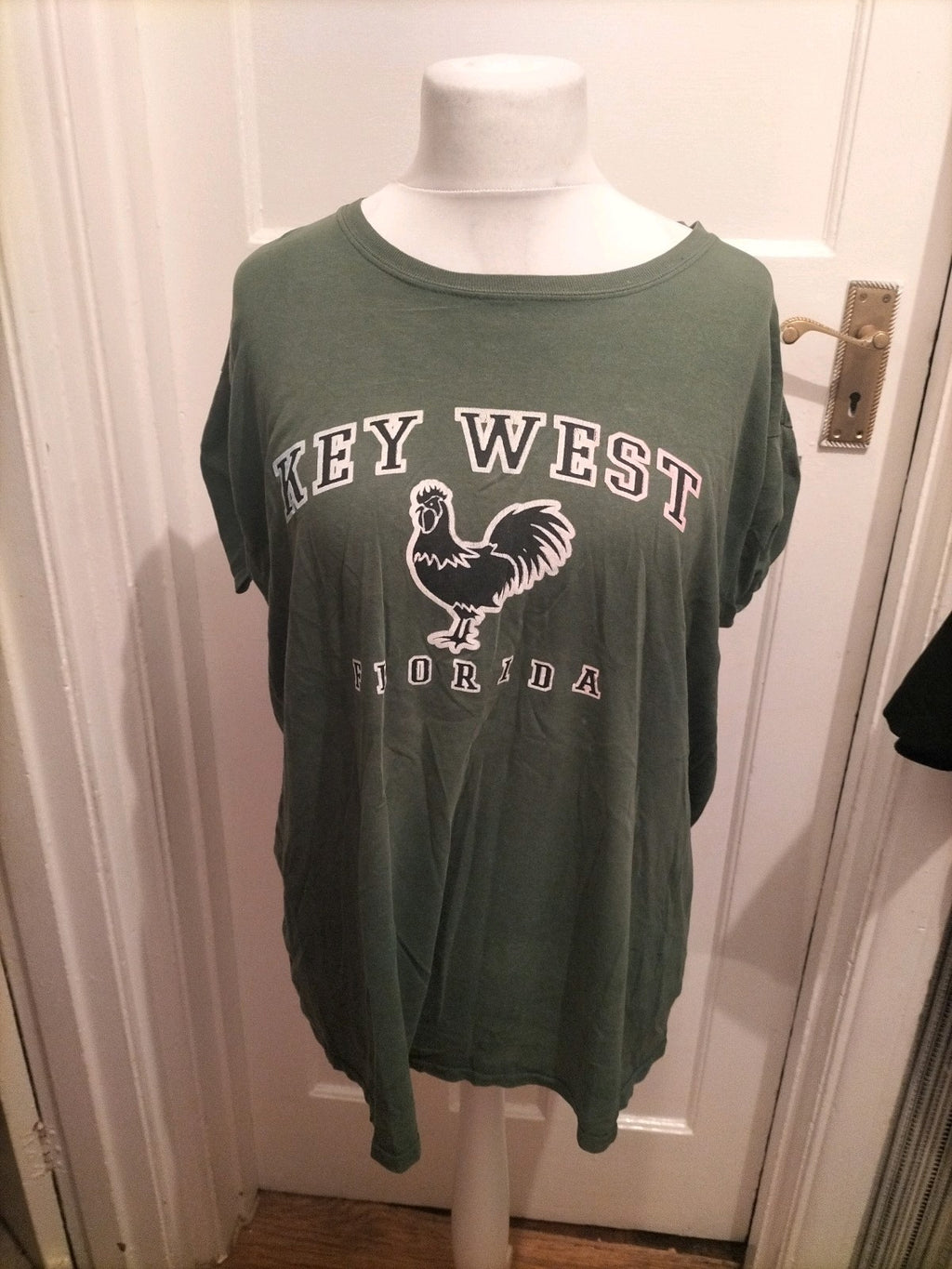 Mens Size Large Green Print Tshirt Short Sleeved