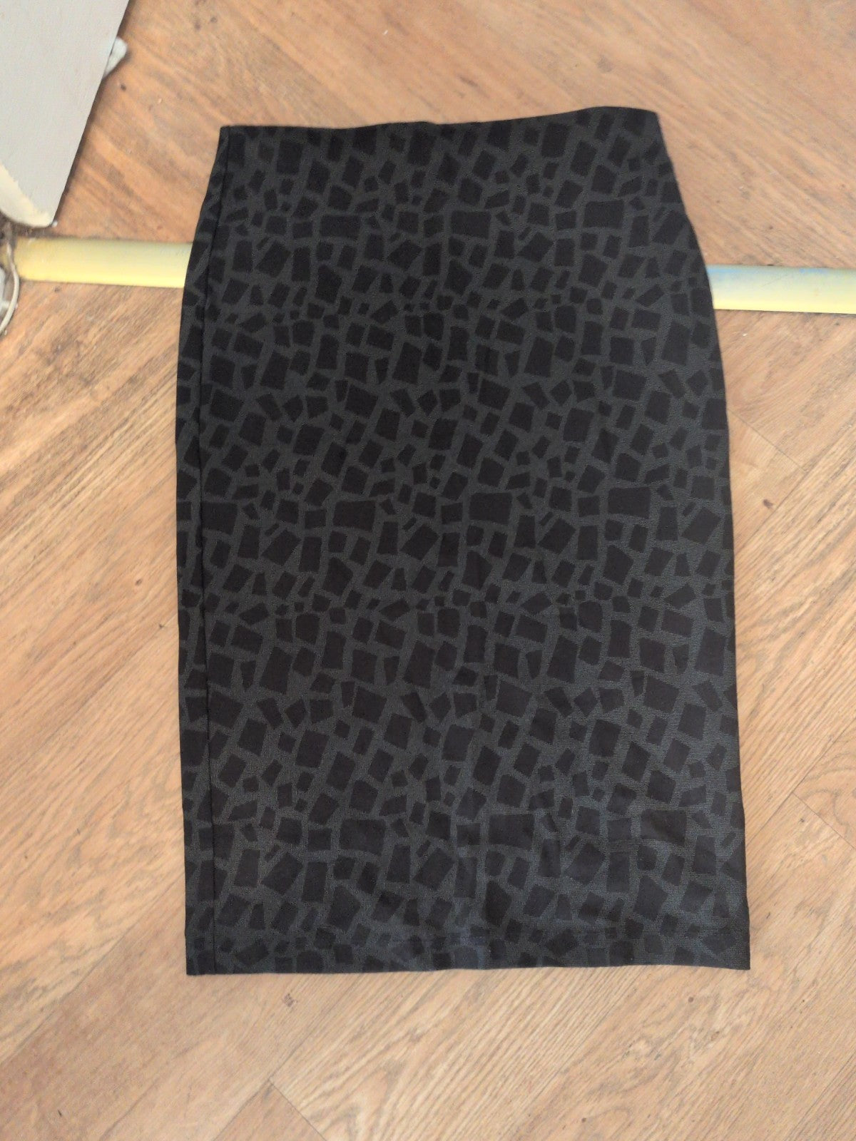 Marks And Spencer 12 Length 27 Green And Black Stretch Skirt