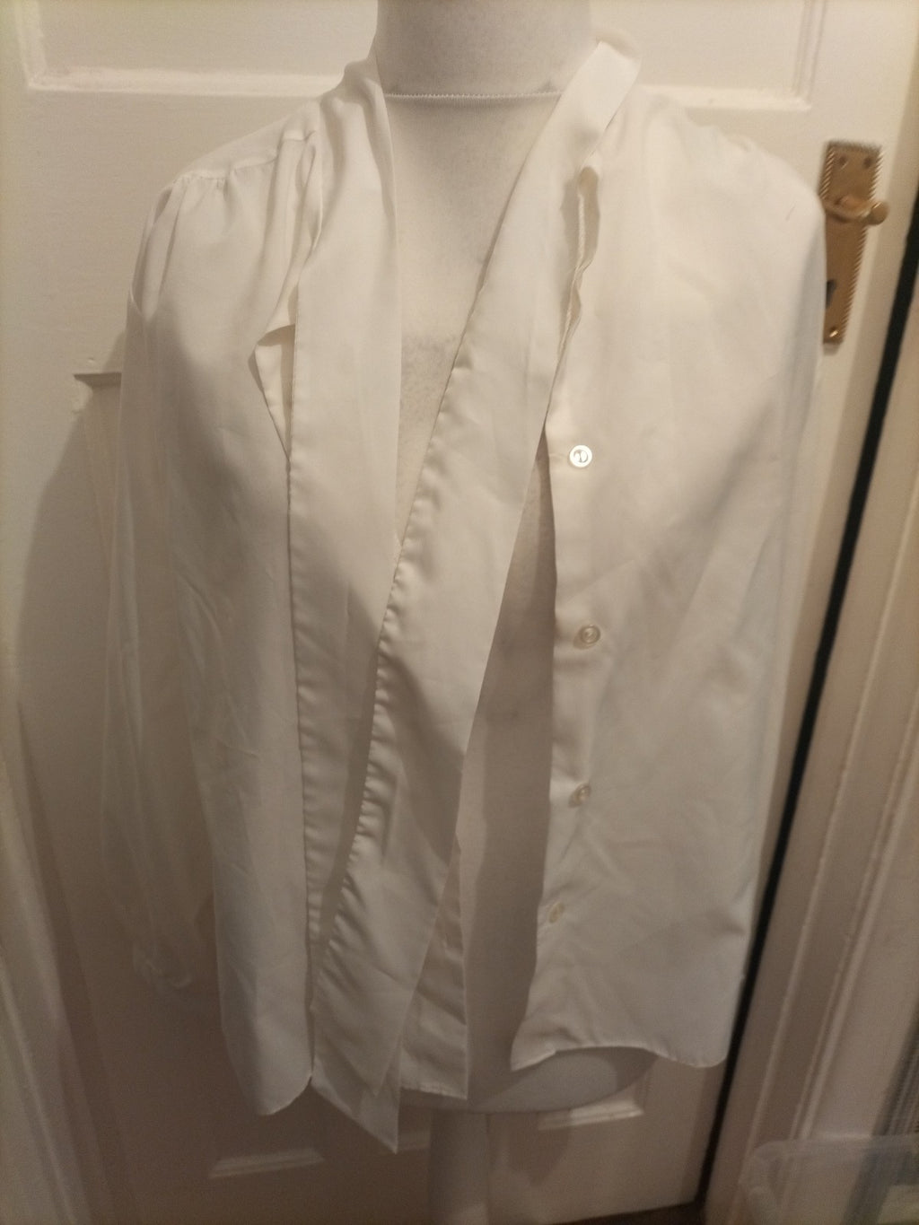 Ladies Size Medium White Lightweight Long Sleeve Blouse