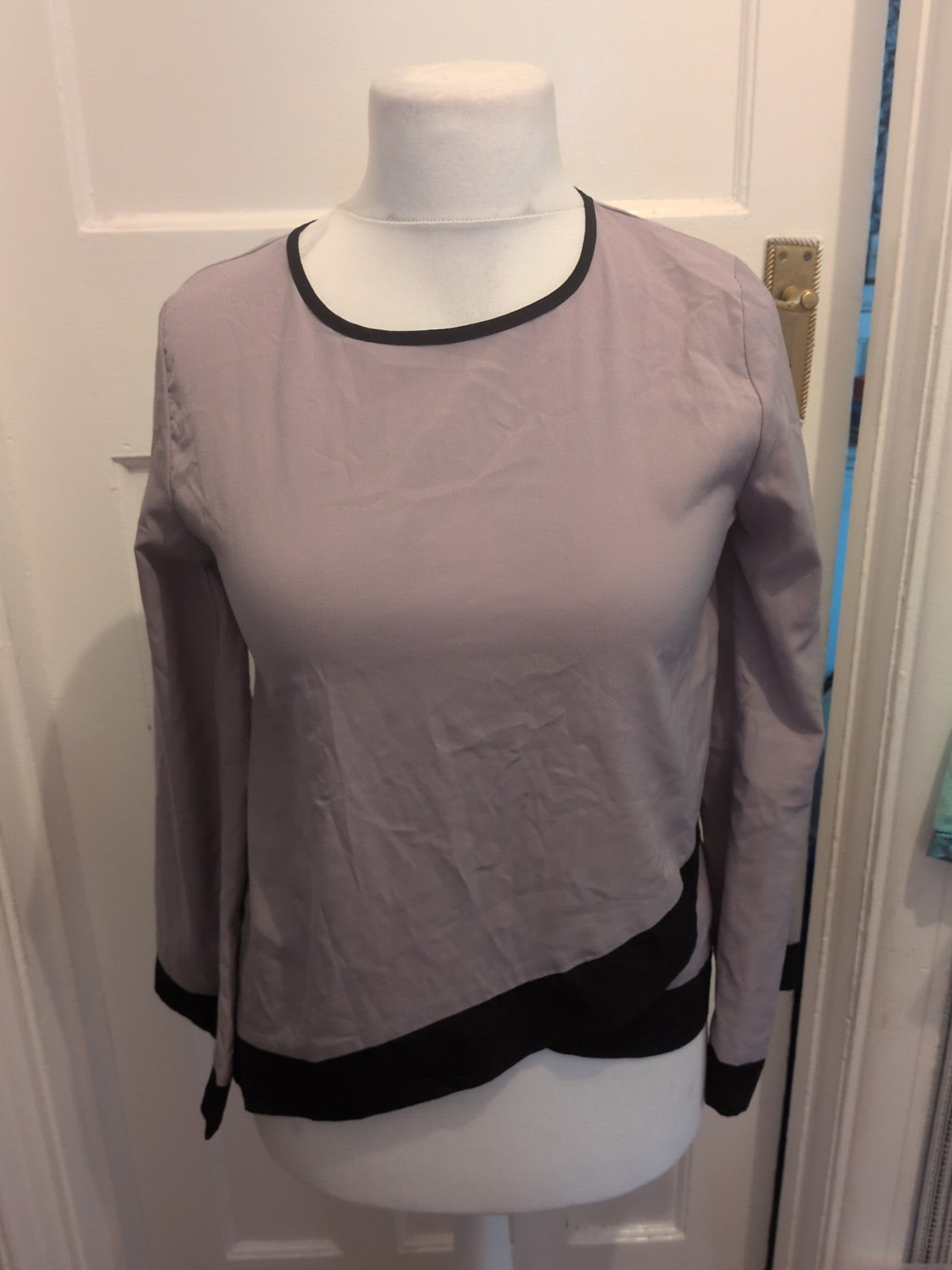 Ladies QED London Size 10 Grey And Black Blouse