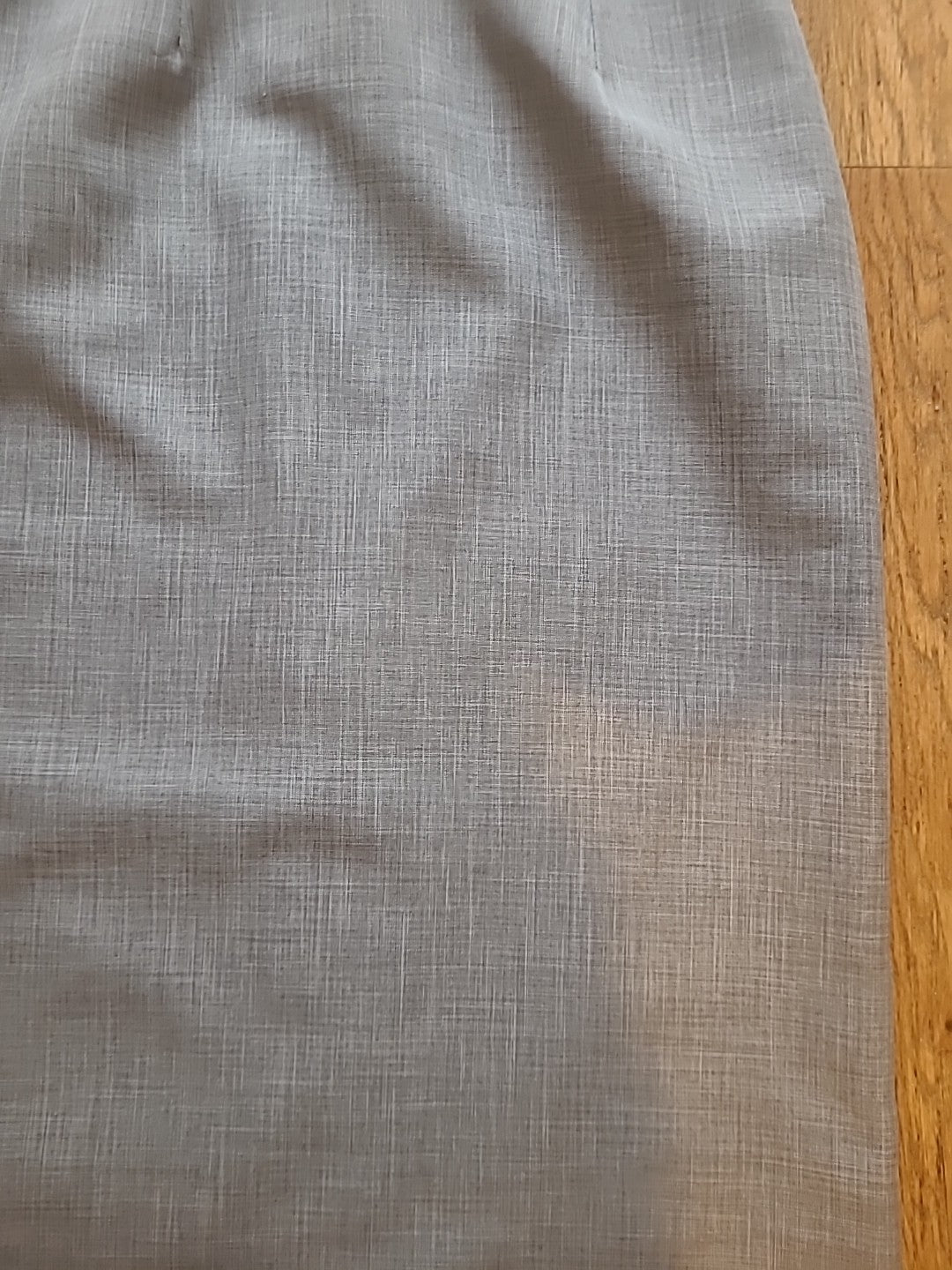 Ladies Size Medium Grey Below Knee Skirt